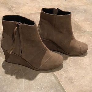 Tom's leather ankle boots